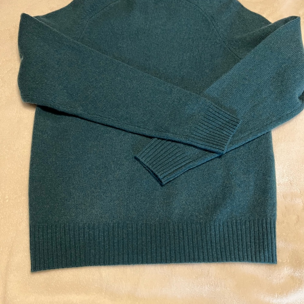 Uniqlo Men's Premium Lambswool Crewneck Sweater - Picture 4 of 5
